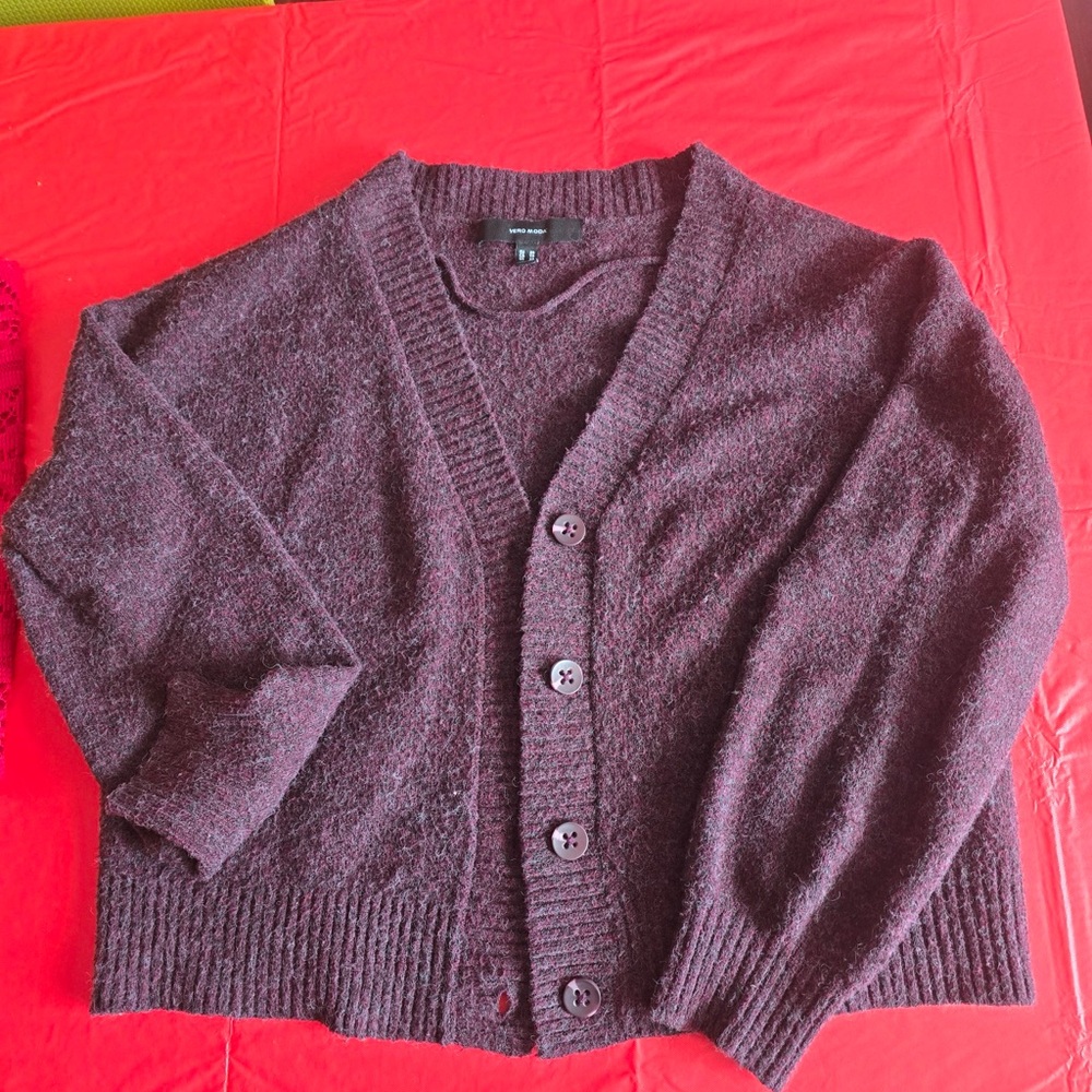 Vero Moda Cute Burgundy Button-Front Cardigan Sweater